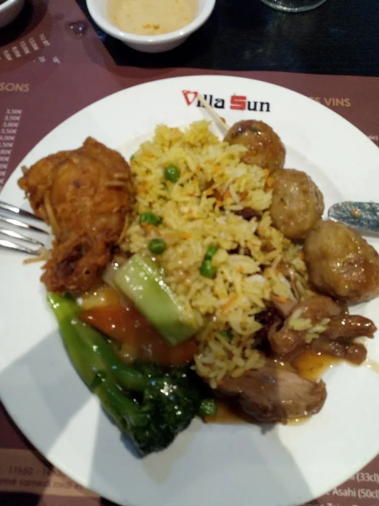 Plat Mixte Avec Boulettes de Viande Légumes Et Riz